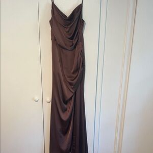 Lydia Dress Birdie Grey
Matte Satin Chocolate Brown